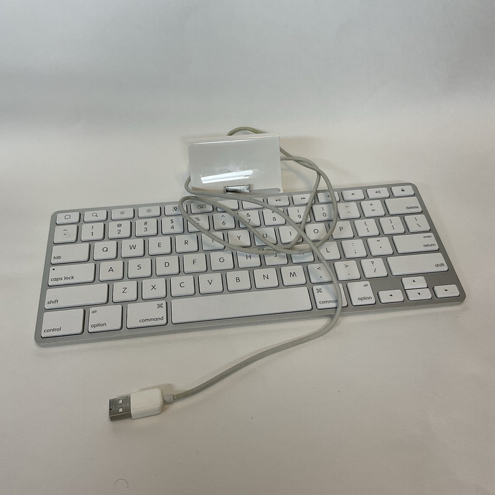 Apple OEM A1359 Keyboard Dock for Apple 30-pin Connector iPad iPhone MC533LL/A